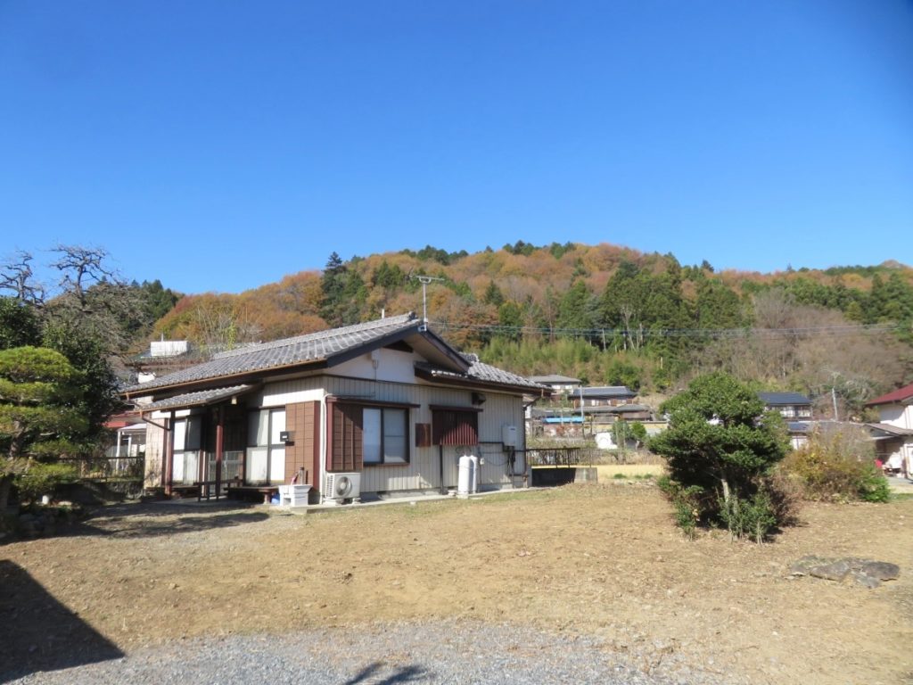 広い敷地に平屋のお家