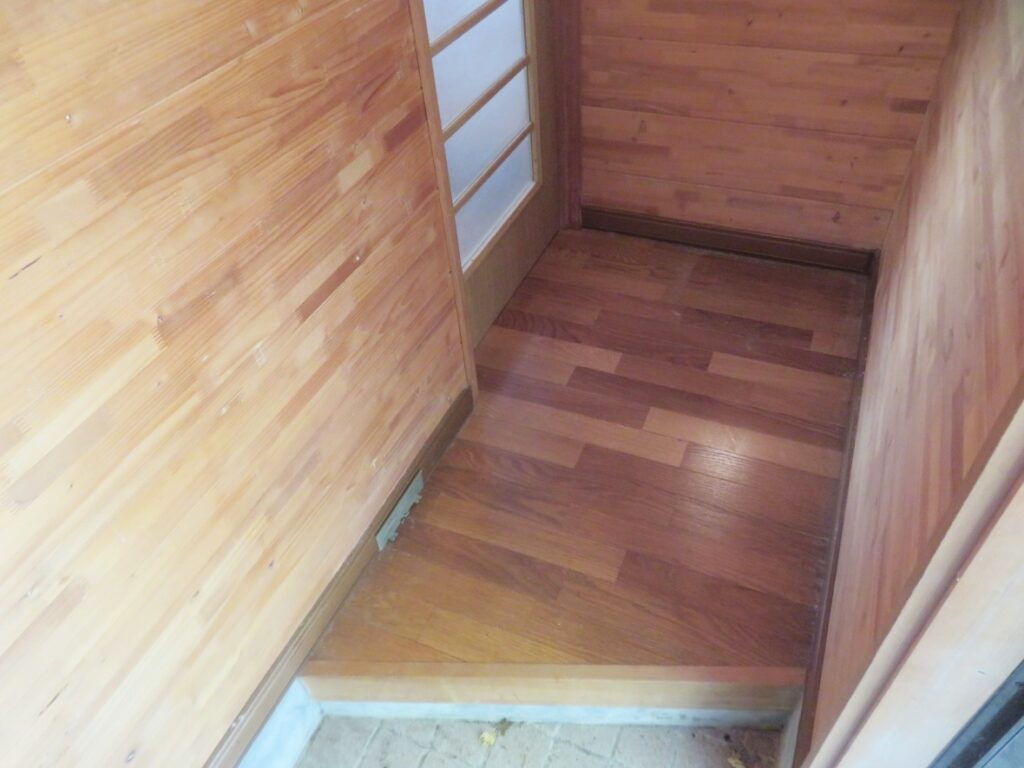 玄関は狭いです