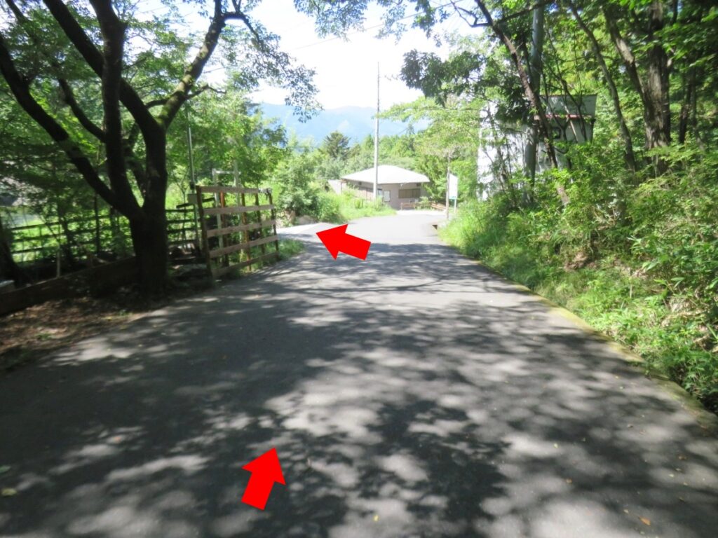 芦ヶ久保方面からは、ここを左へ