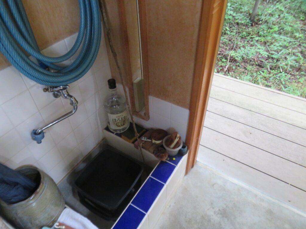 玄関入って右手に便利な水屋が