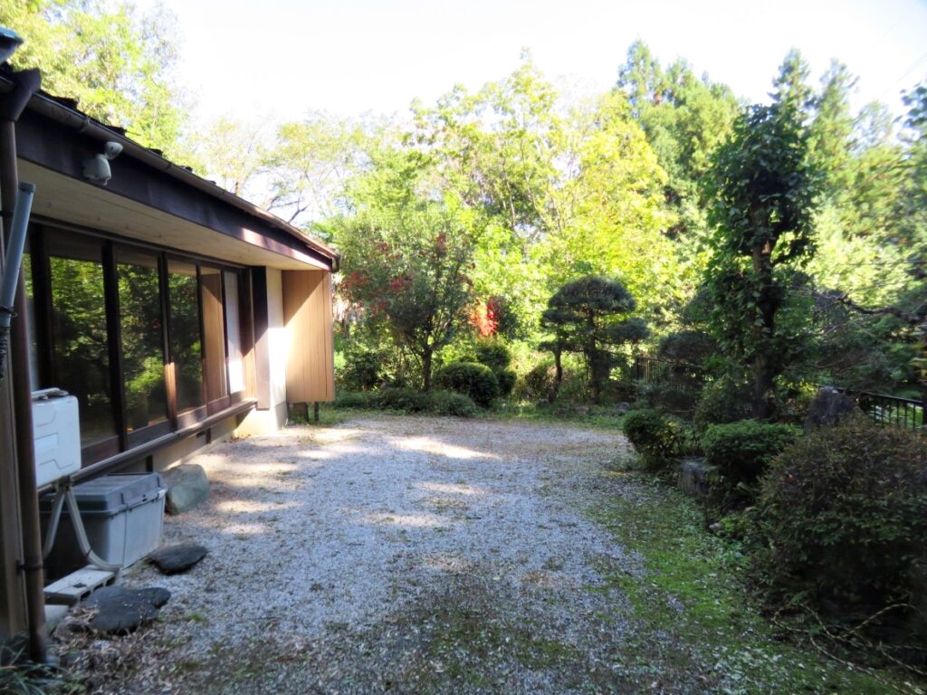 居間の前のお庭