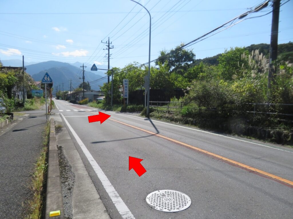 秩父市街地から来ると、矢印の方向へ