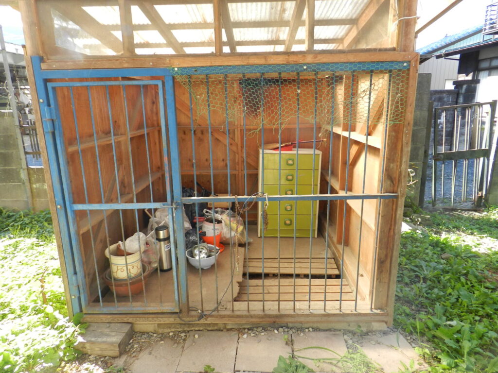 物置(旧犬小屋)