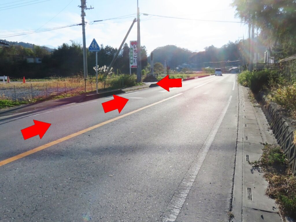国道299号からはこの看板を目印に