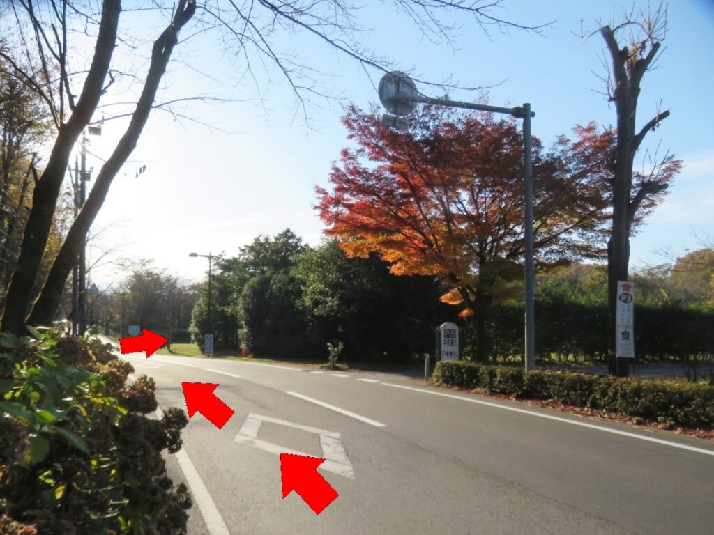 北口からはここを右へ