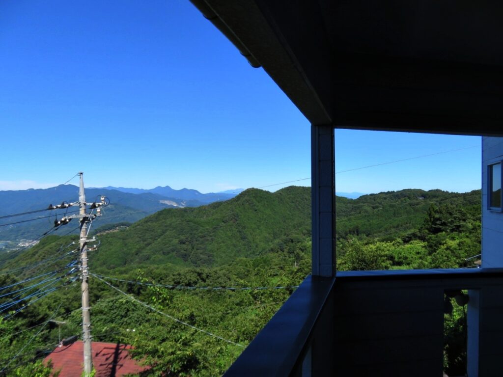 もう少し右を、この方向に浅間山が見えるようです