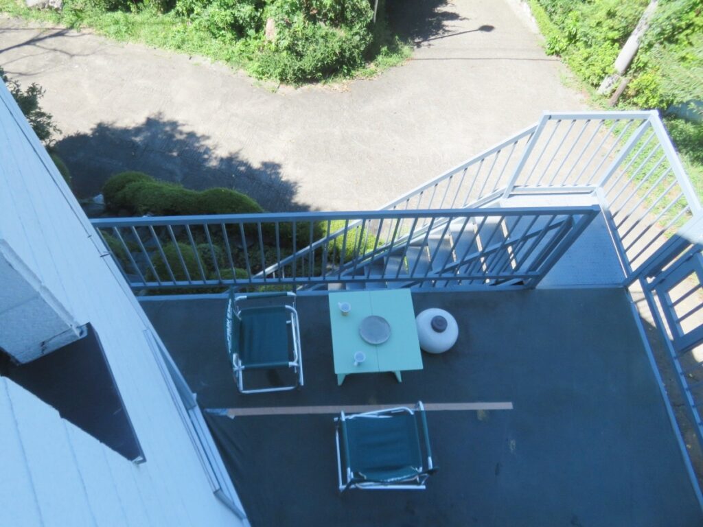 バルコニーからテラスを
