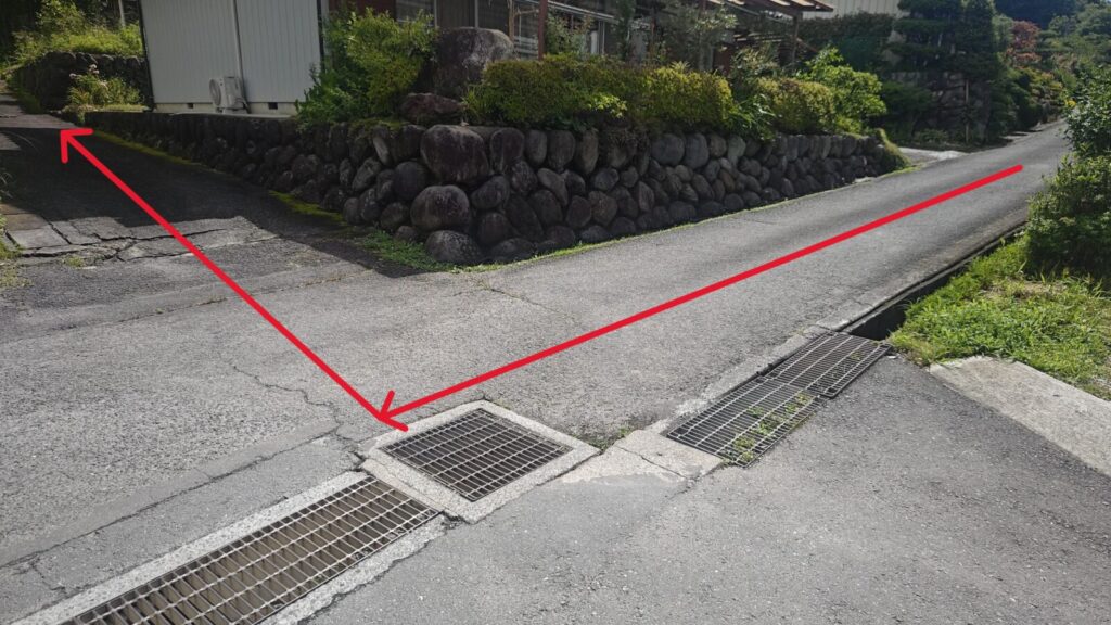 ここを右折