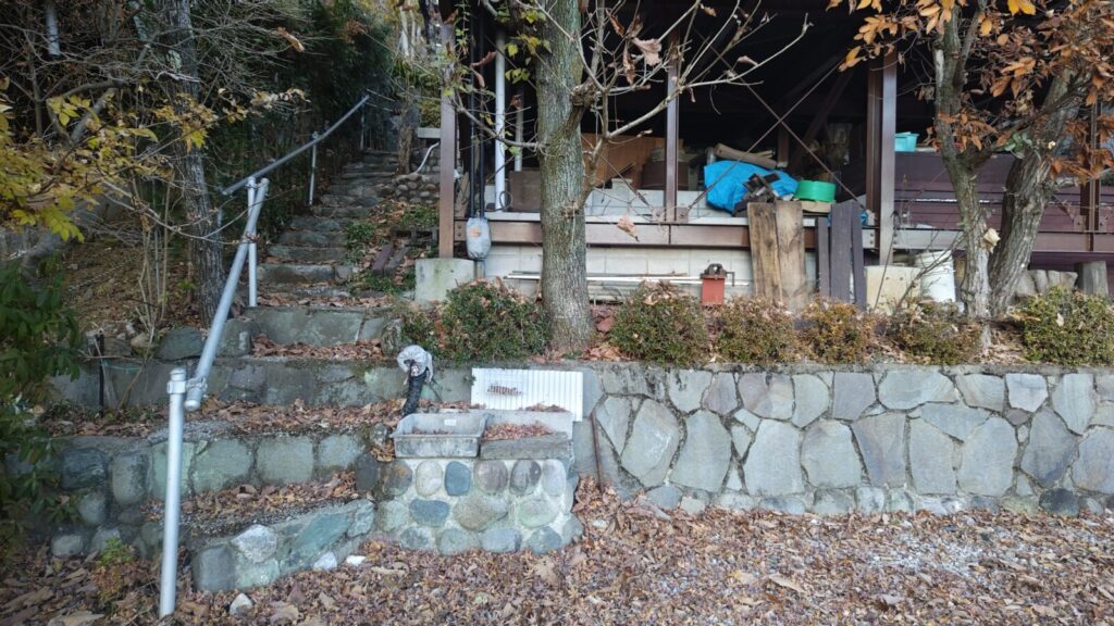 建物下