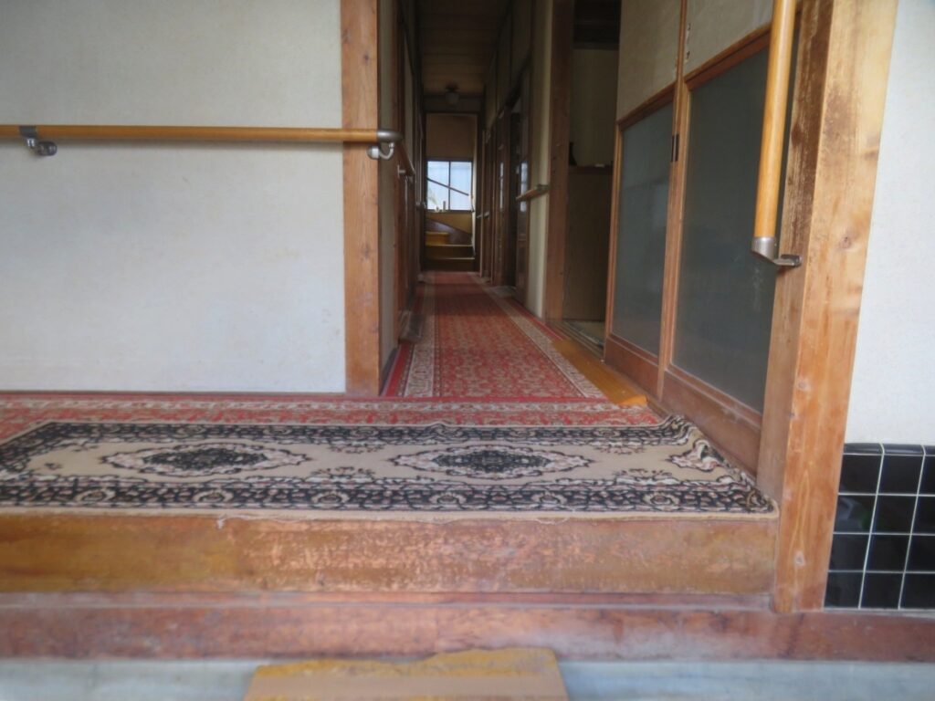 入って
