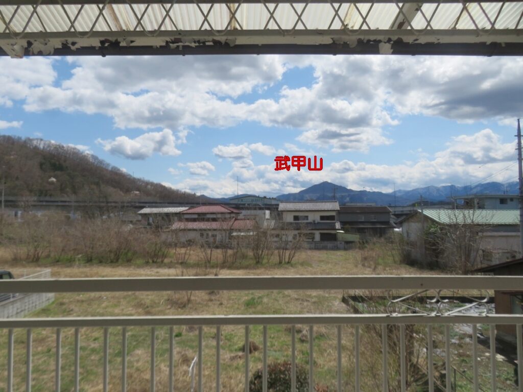 ベランダから武甲山
