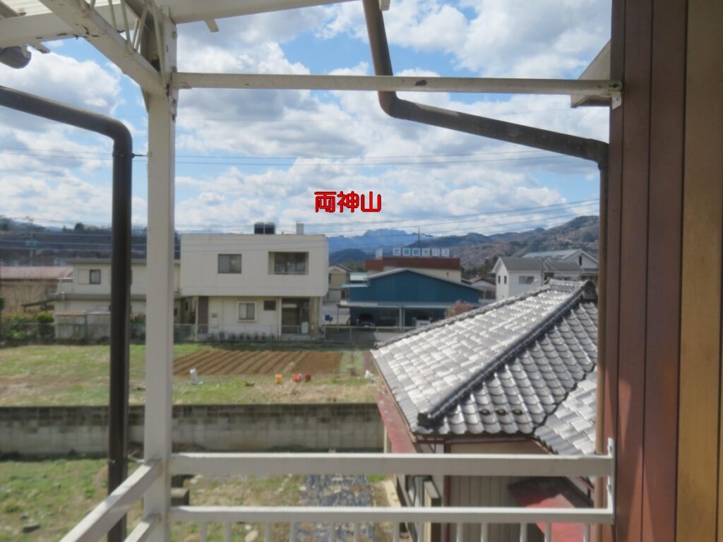 ベランダから両神山