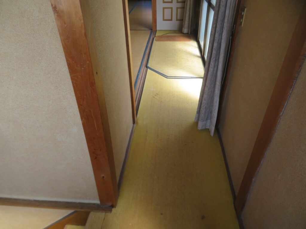上がって廊下