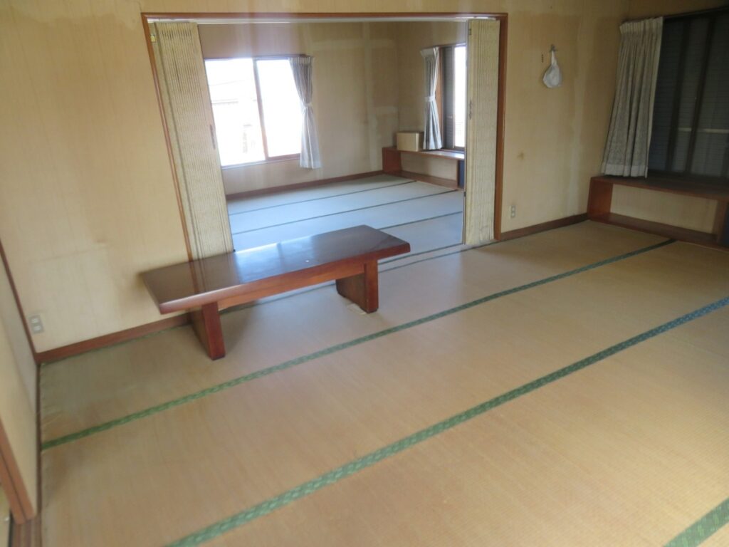 奥にも