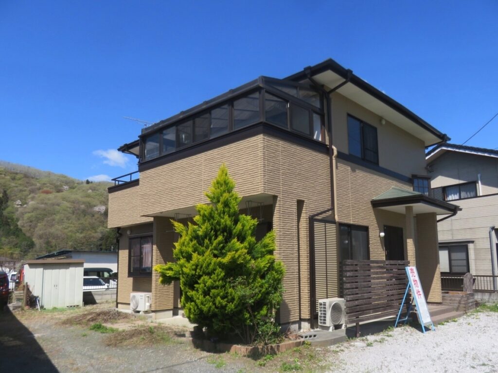 外観、南東から