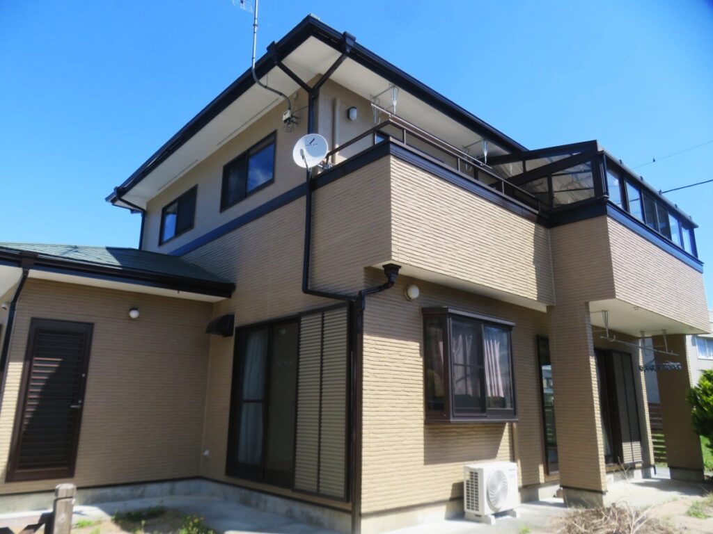 外観、南西から