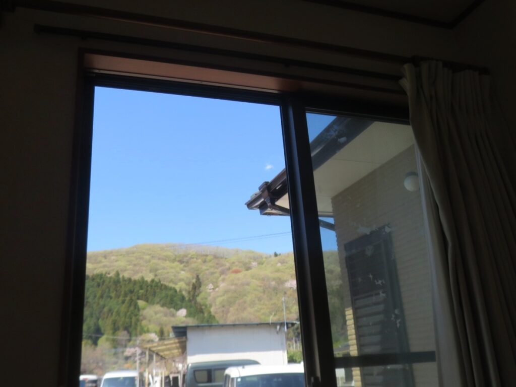 ダイニングの窓から