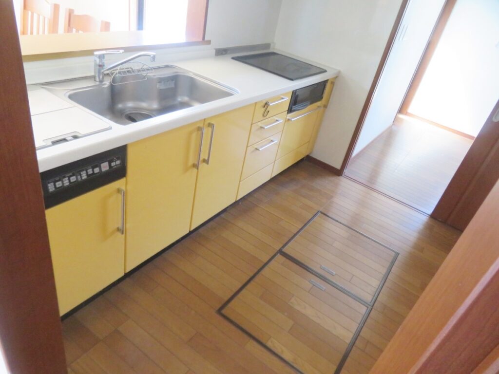 キッチンへ