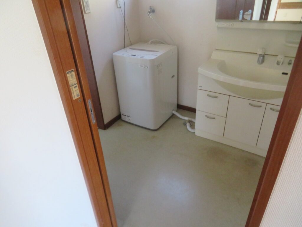 洗面脱衣室へ