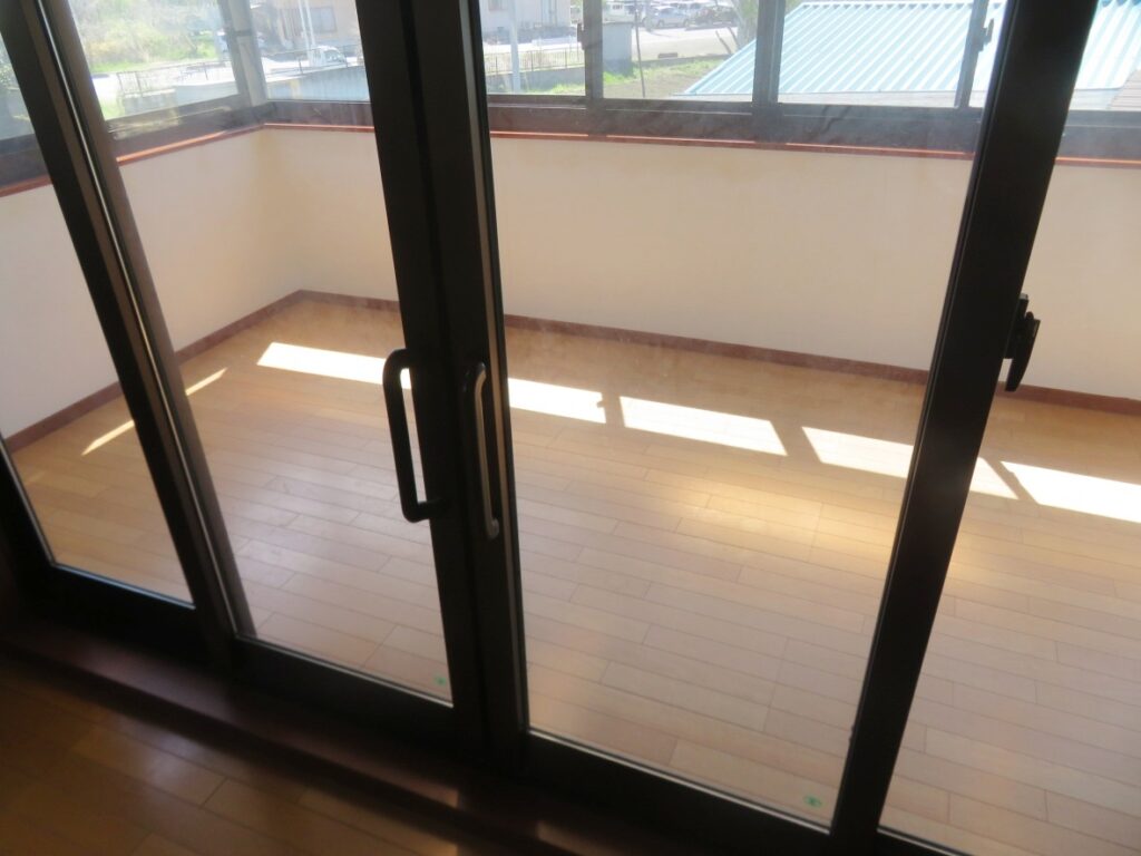 この部屋の南の