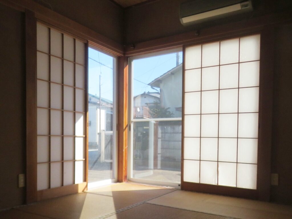 障子を開けて