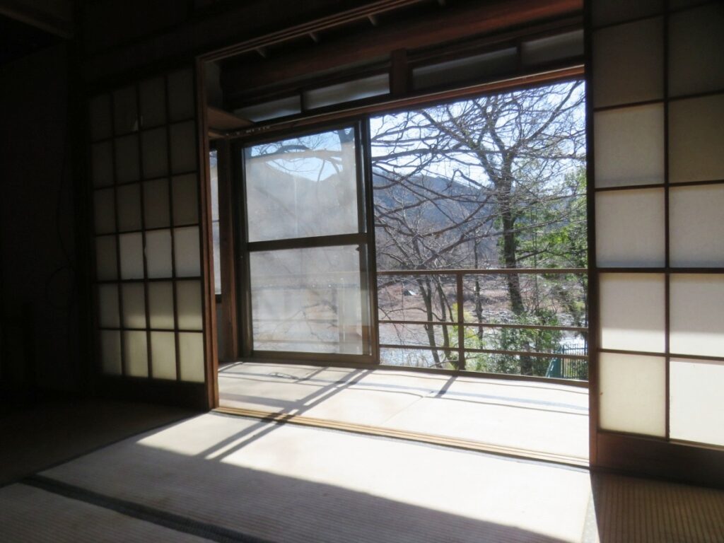 和室の先に