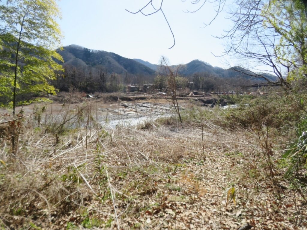 荒川の河原へ
