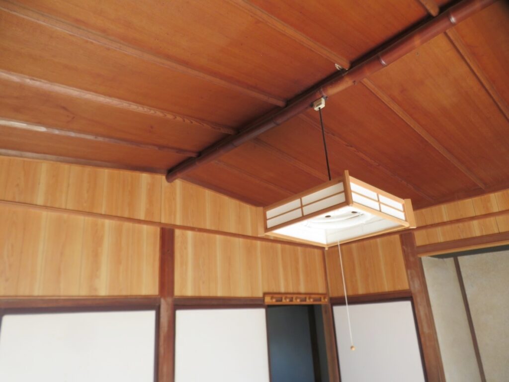 天井は