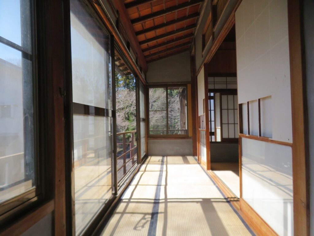 この窓からは