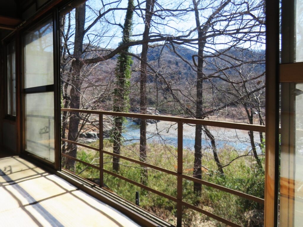 清流荒川を望めます