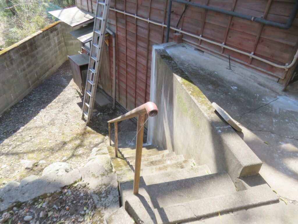 庭へ