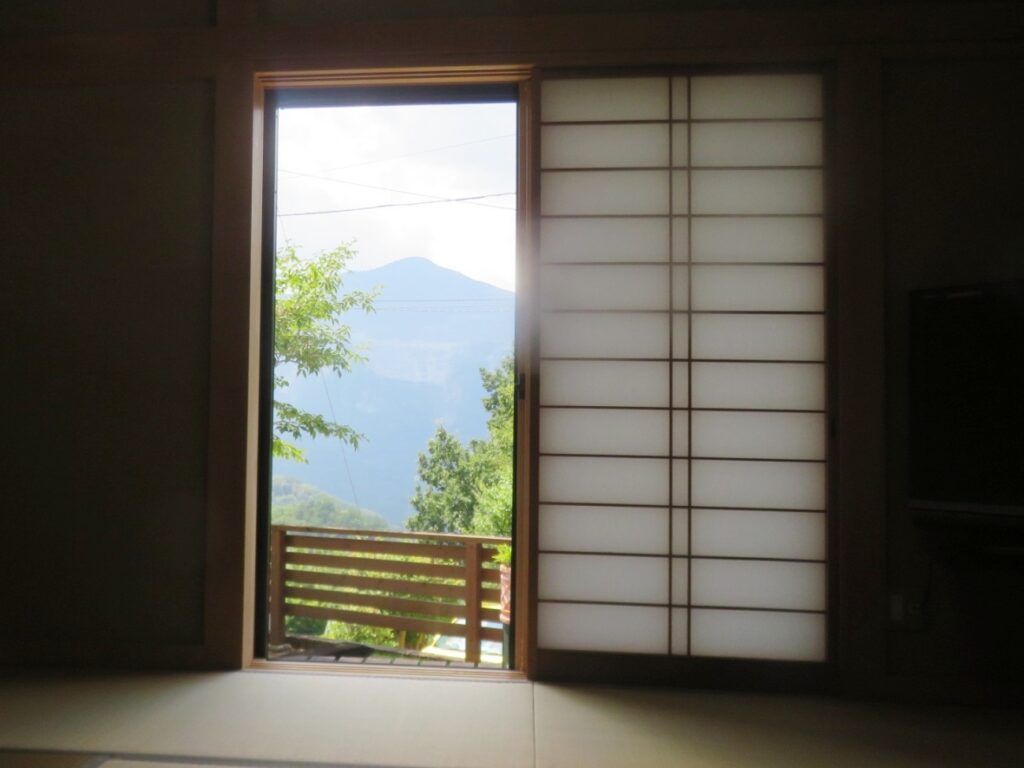 和室からも武甲山が