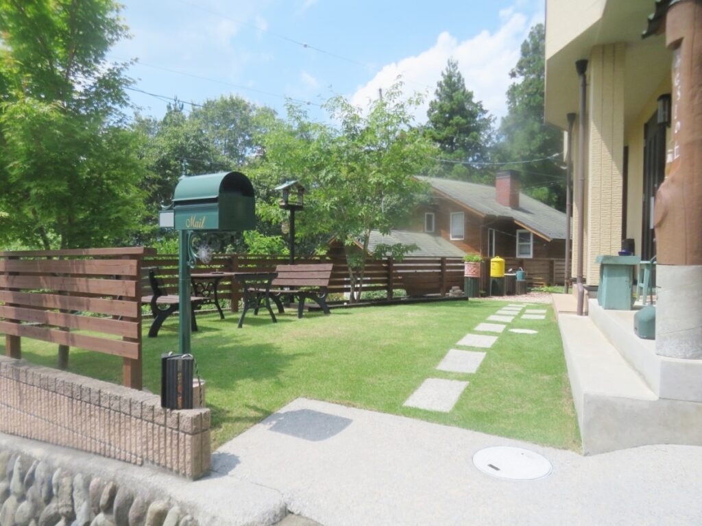 お庭へ