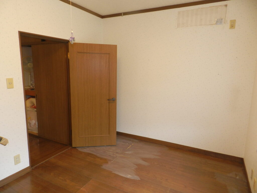 2階 6畳の洋室