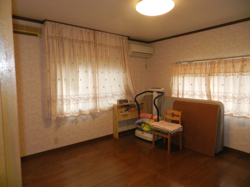 2階 8畳の洋室