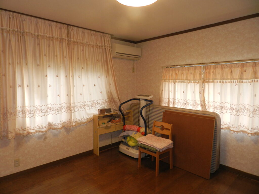 2階 8畳の洋室