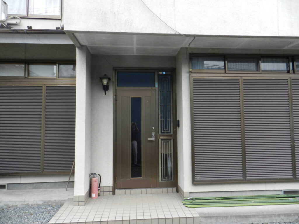 建物外観(玄関周り)