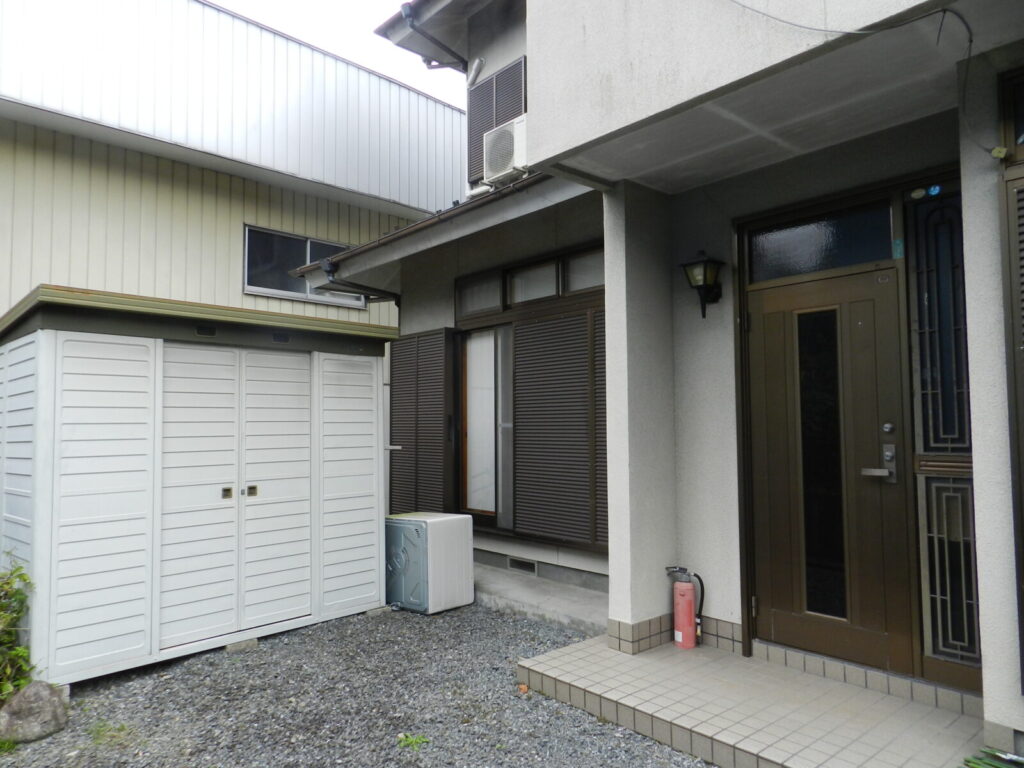 建物外観(玄関周り)
