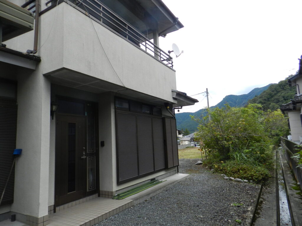 建物外観(玄関周り)