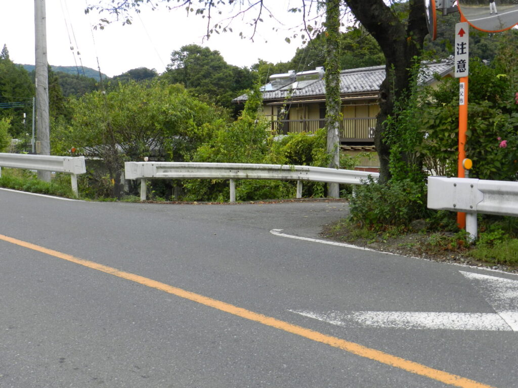ここを右折