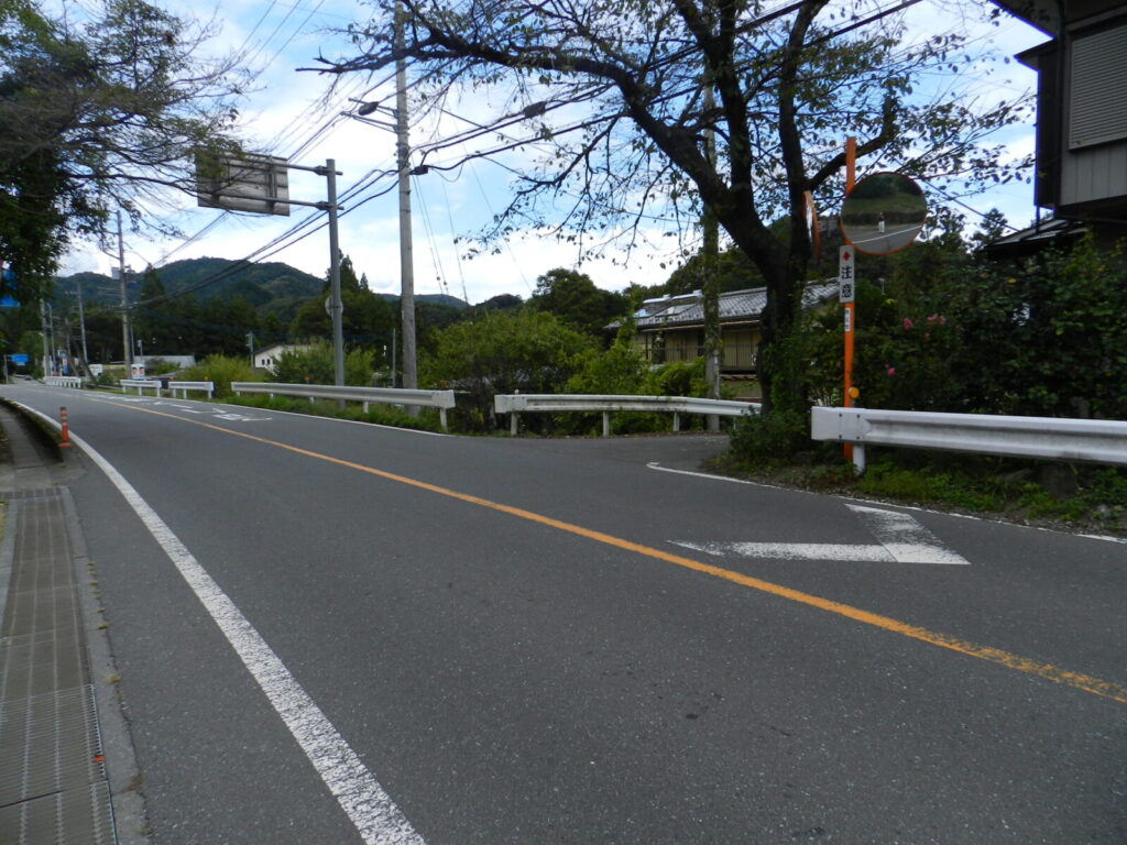 ここを右折